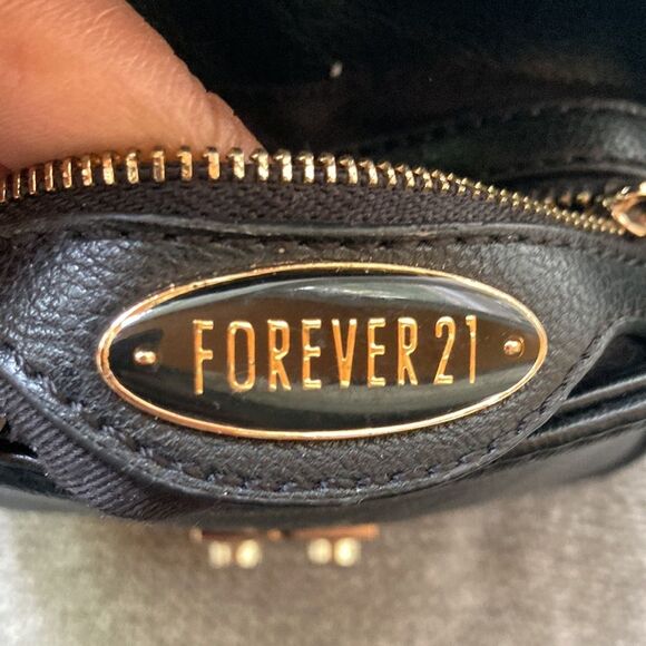 Forever 21 Crossbody Bag Black - Picture 2 of 11
